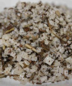 Sel épicé avec herbes aromatiques séchées, idéal pour assaisonner vos plats.