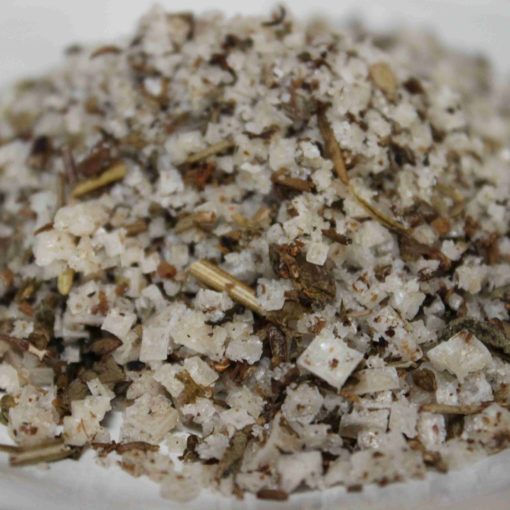 Sel épicé avec herbes aromatiques séchées, idéal pour assaisonner vos plats.