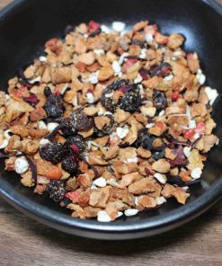 Bol de muesli santé avec fruits secs et grains croquants, le parfait petit-déjeuner nutritif et équilibré.