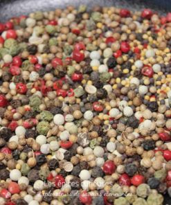 Mélange coloré de graines et épices variées, parfait pour rehausser saveurs et arômes de vos plats.