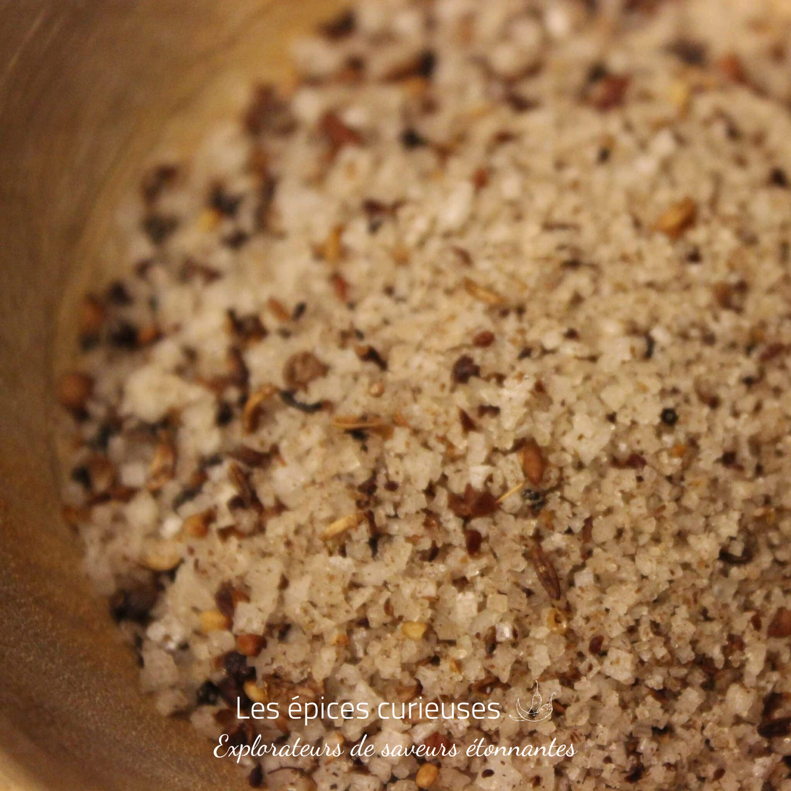 Fleur de sel aux éclats d’épices torréfiées – Les épices curieuses Fleur de sel aux éclats d'épices torréfiées - Les épices curieuses