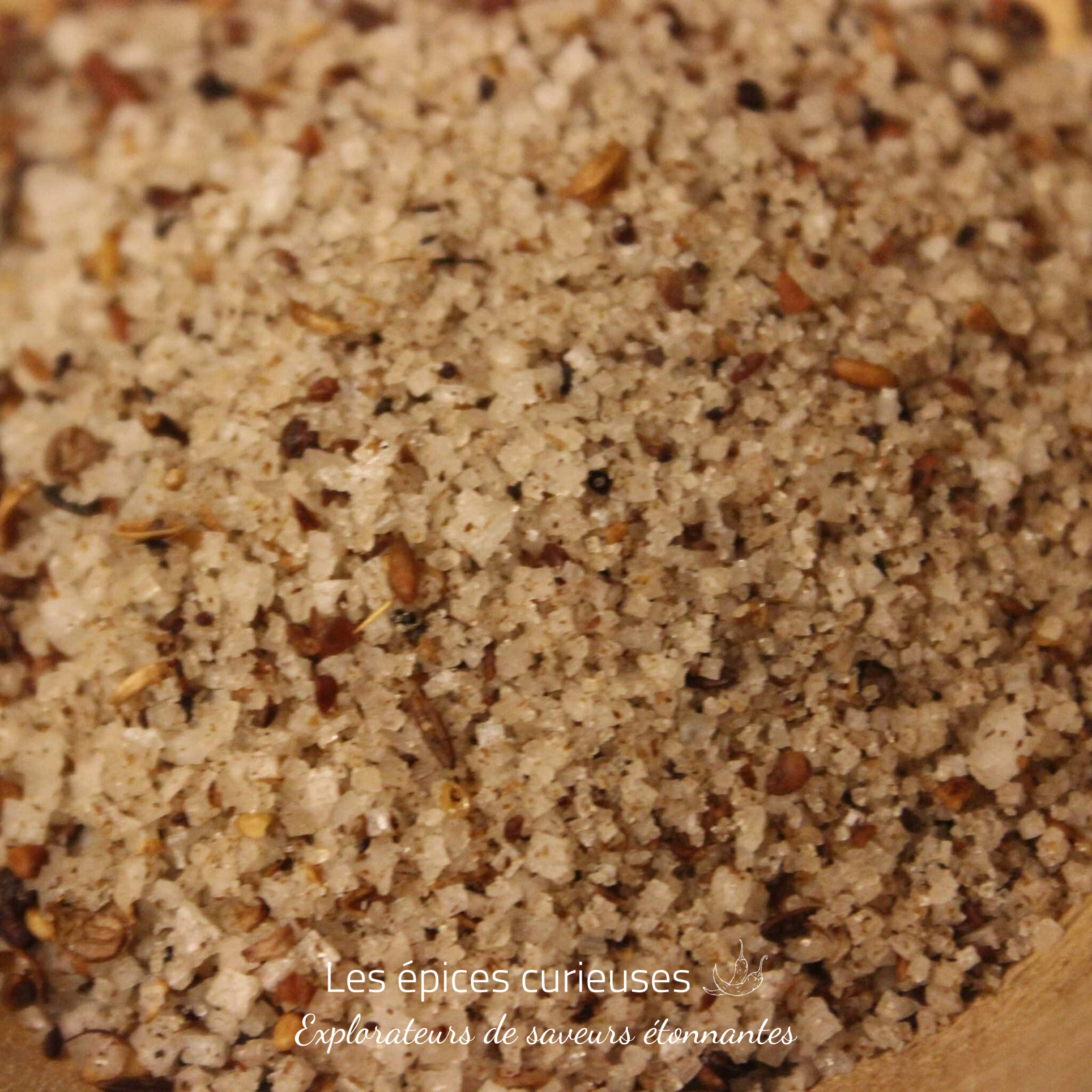 Fleur de sel aux éclats d’épices torréfiées – Les épices curieuses Fleur de sel aux éclats d'épices torréfiées - Les épices curieuses