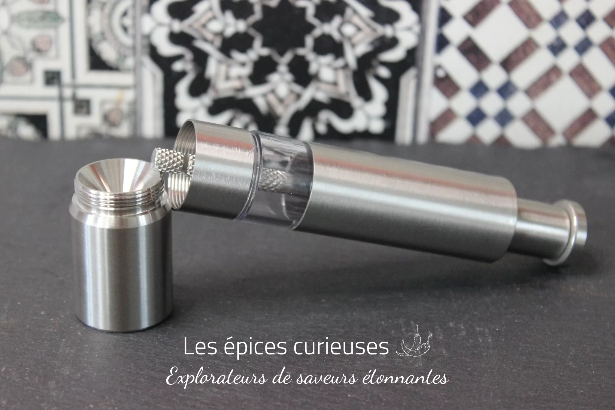 Moulin une main – Les épices curieuses Moulin une main - Les épices curieuses
