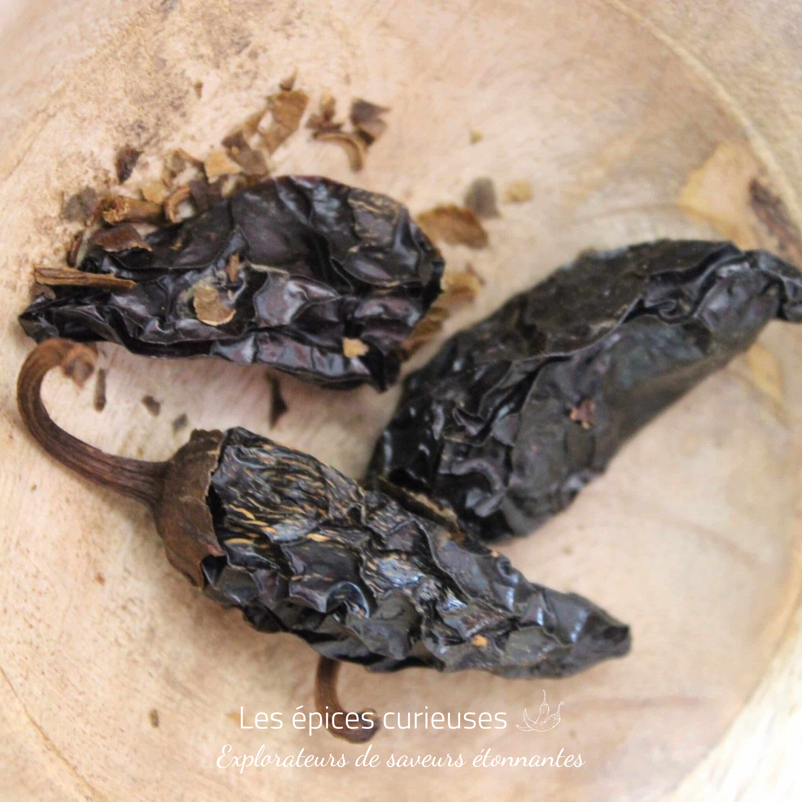 Piment chipotle entier – Les épices curieuses Piment chipotle entier - Les épices curieuses
