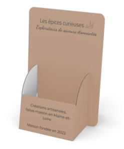Présentoir en bois Les épices curieuses, créations artisanales du Maine-et-Loire, fondée en 2022.