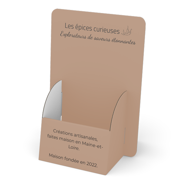 téléchargement (2) Présentoir en bois Les épices curieuses, créations artisanales du Maine-et-Loire, fondée en 2022.