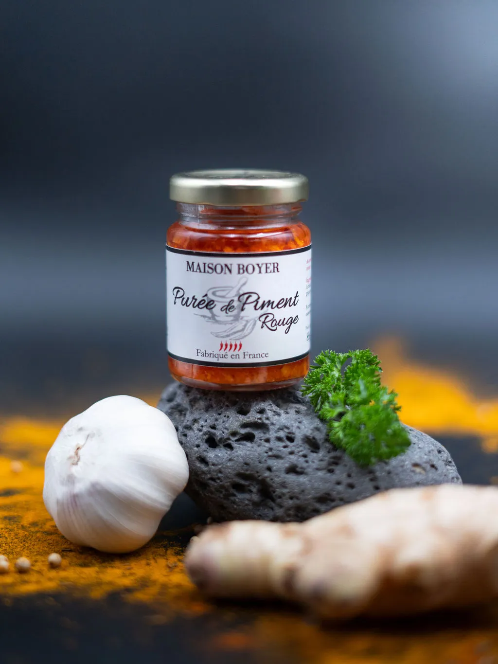 produit-1.webp Bocal de purée de piment rouge Maison Boyer avec ail, gingembre et herbes, fabriqué en France.