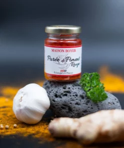 Pot de purée de piment rouge, Maison Boyer, avec ail, gingembre et persil. Produit français épicé et artisanal.