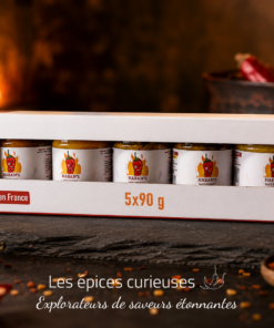 Pack de 5 sauces piquantes Haban's, 90g chacune, fabriquées en France, avec piments décoratifs en arrière-plan.