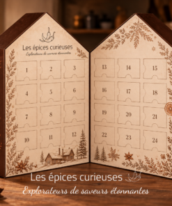 Calendrier de l'Avent épicé Les Épices Curieuses sur une table en bois, ambiance chaleureuse de Noël.
